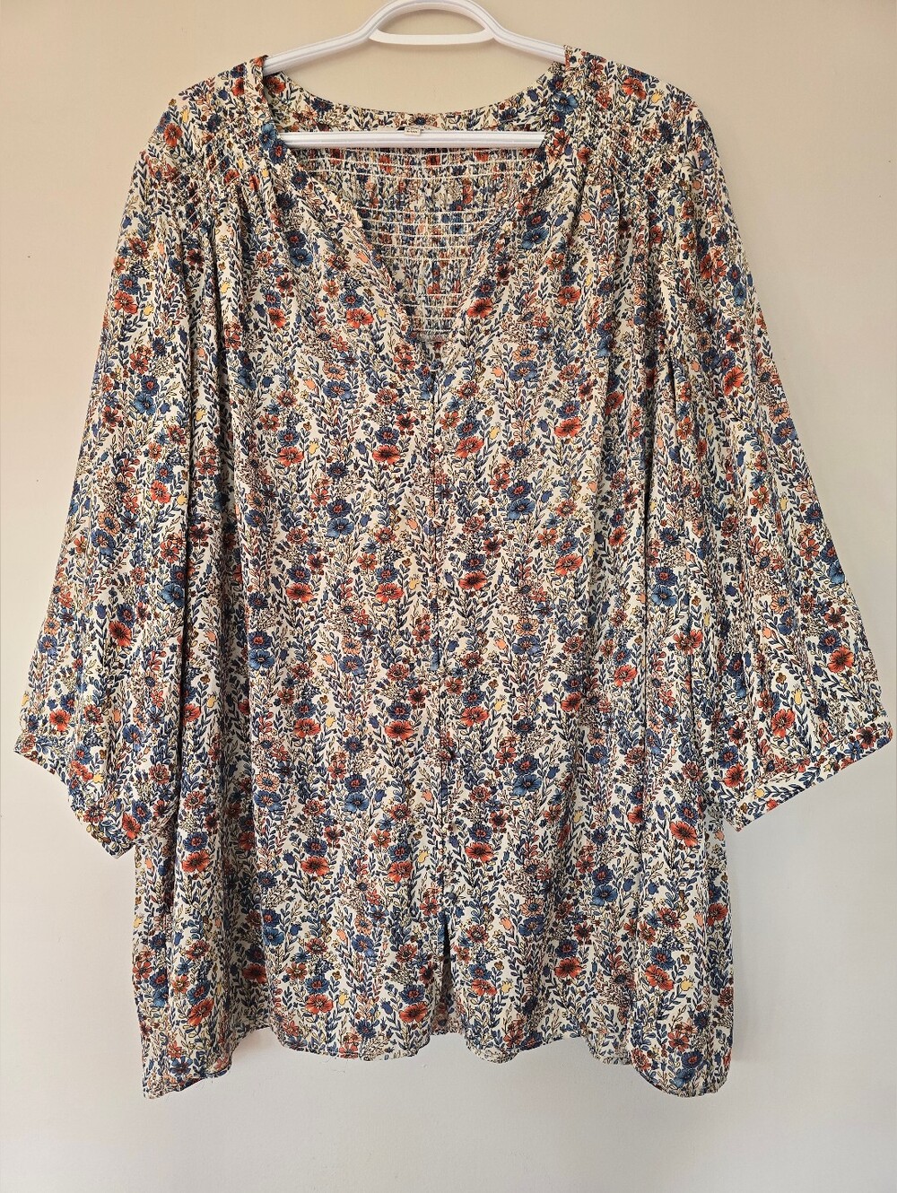 Rose & Olive Cream Floral V-Neck Smocked Blouse Size 3X. Boho.